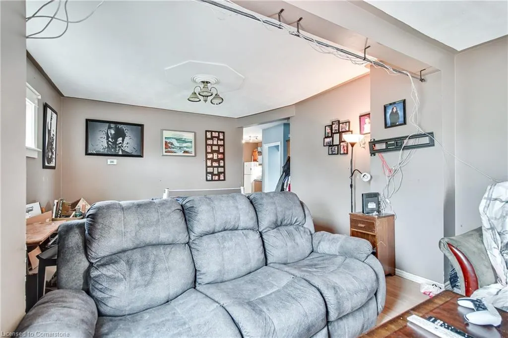 4674 Ryerson Crescent