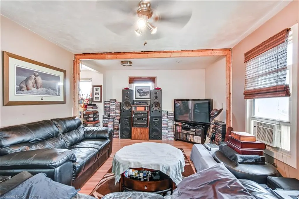 4674 Ryerson Crescent