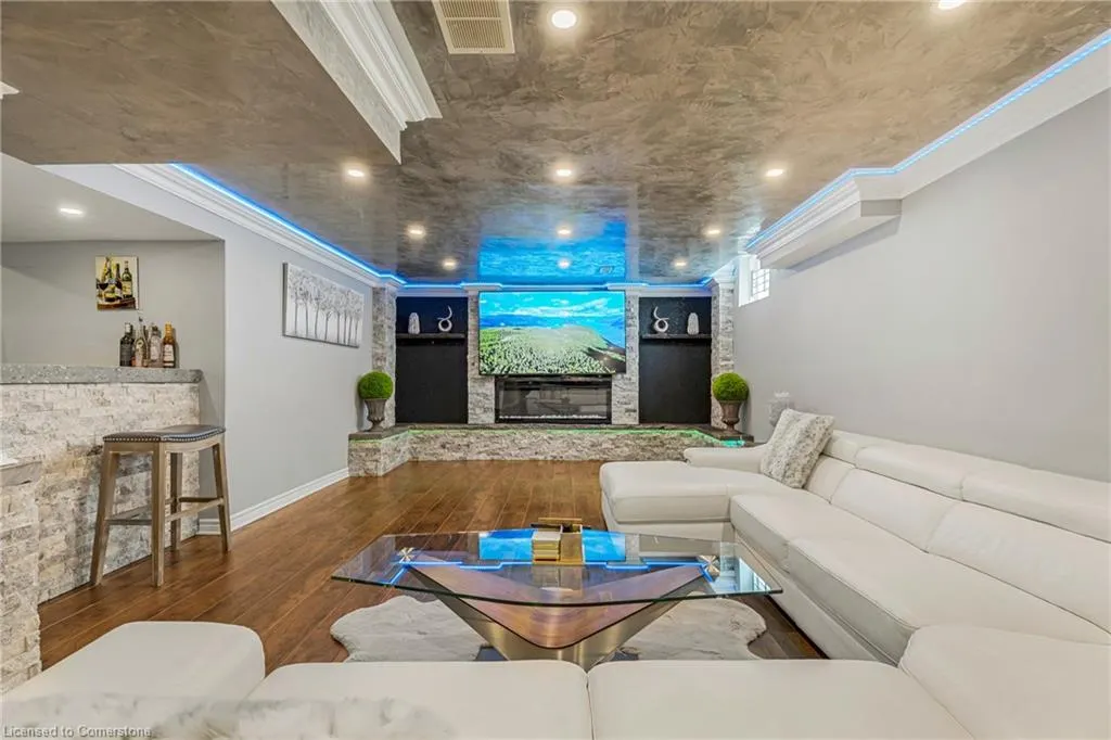 351 Highland Road W