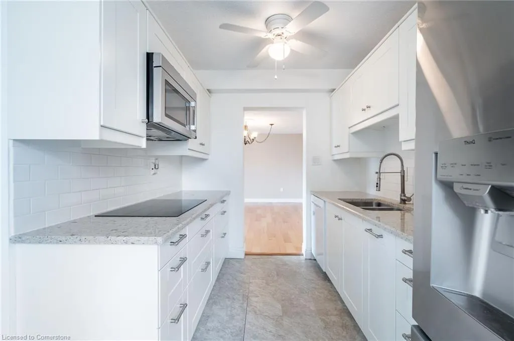 28 Robinson Street N, #305