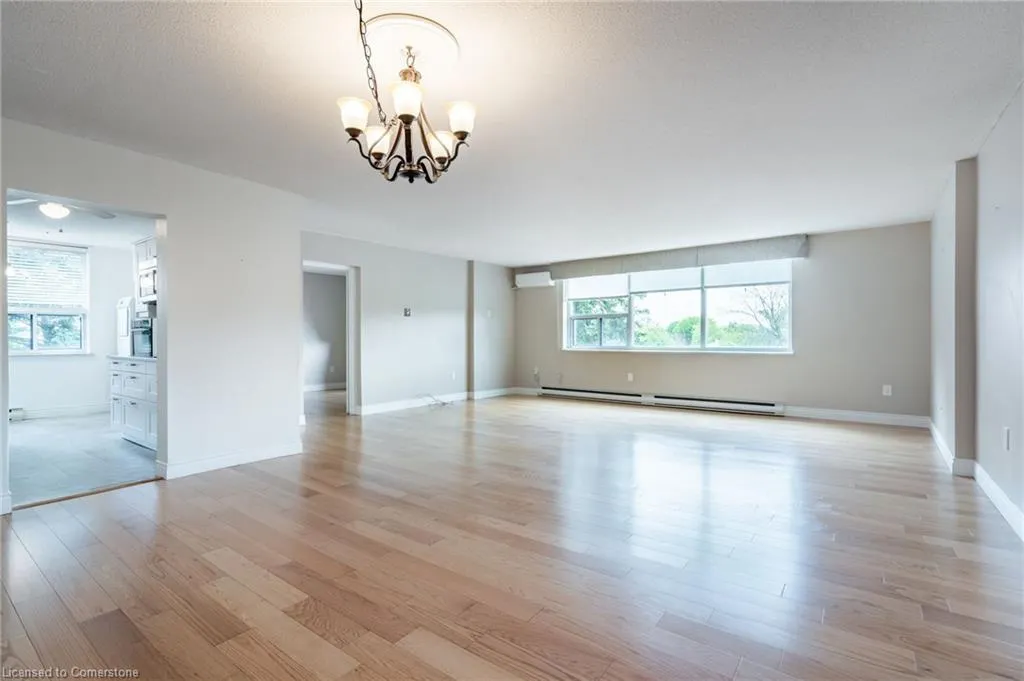 28 Robinson Street N, #305