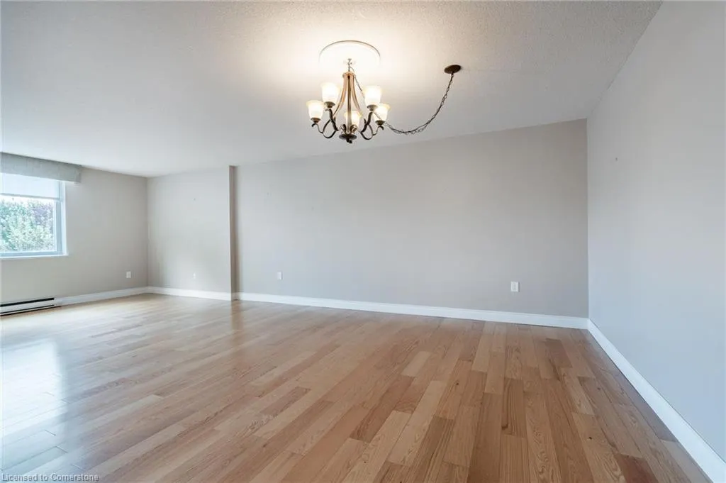 28 Robinson Street N, #305