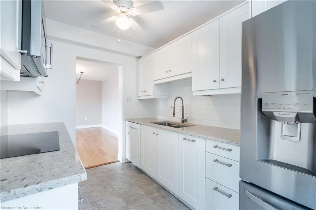28 Robinson Street N, #305