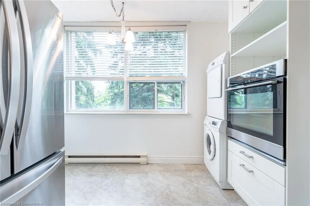 28 Robinson Street N, #305