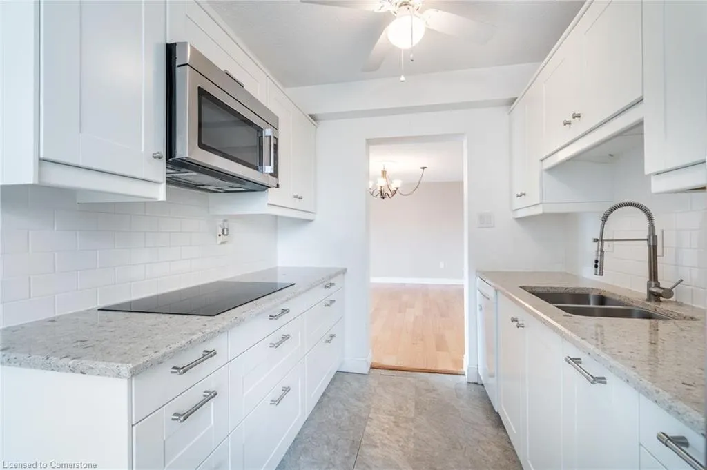 28 Robinson Street N, #305