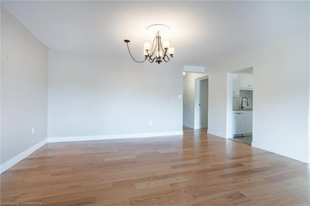 28 Robinson Street N, #305