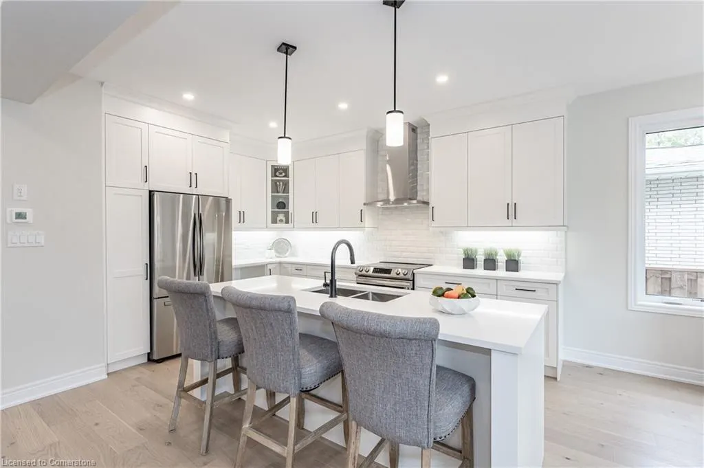 65 Seabreeze Crescent