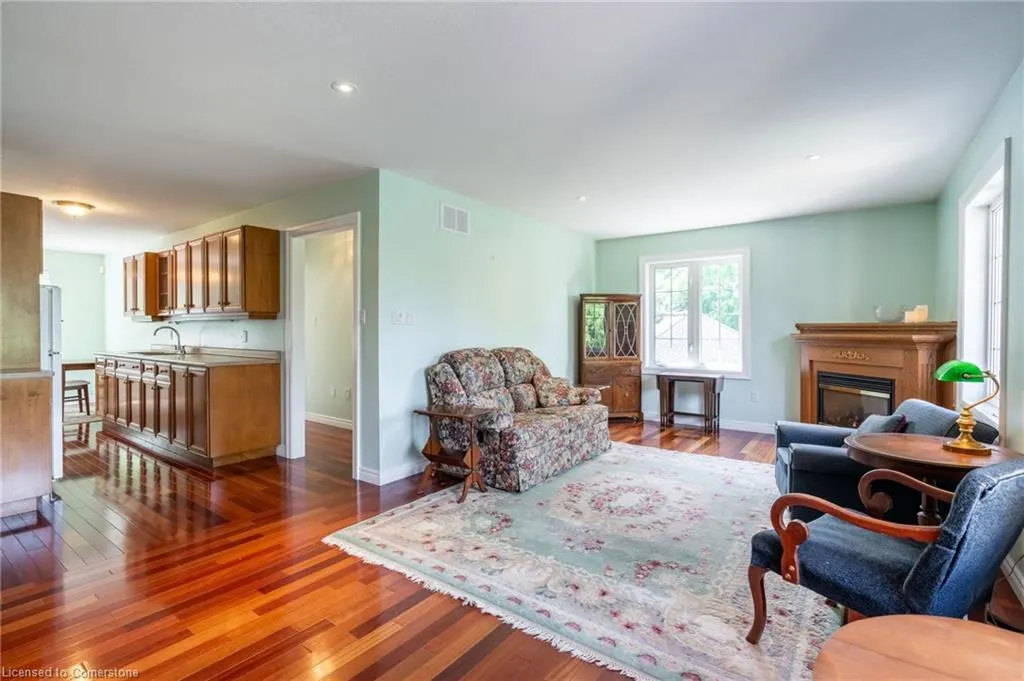 86 Ridge Road E