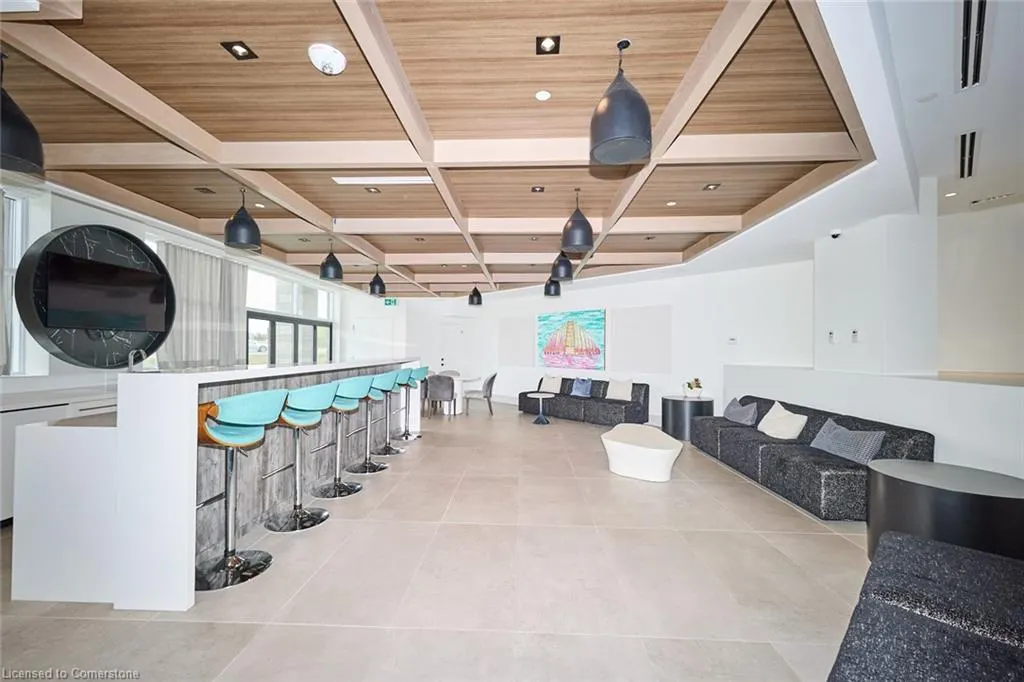 600 North Service Road, #204