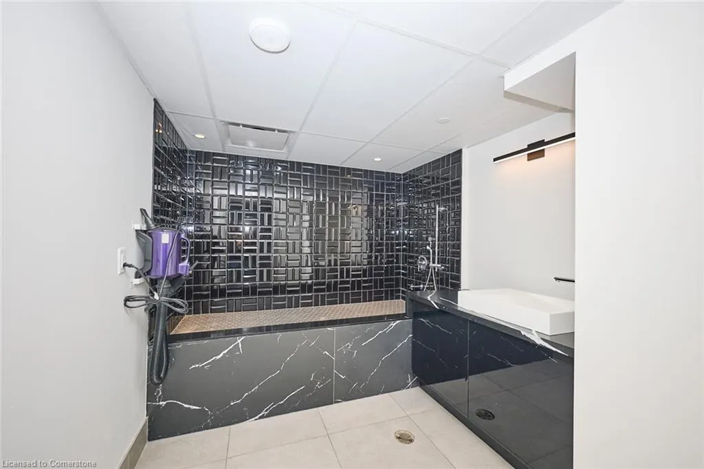 600 North Service Road, #204