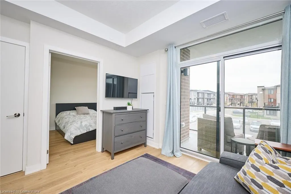 600 North Service Road, #204