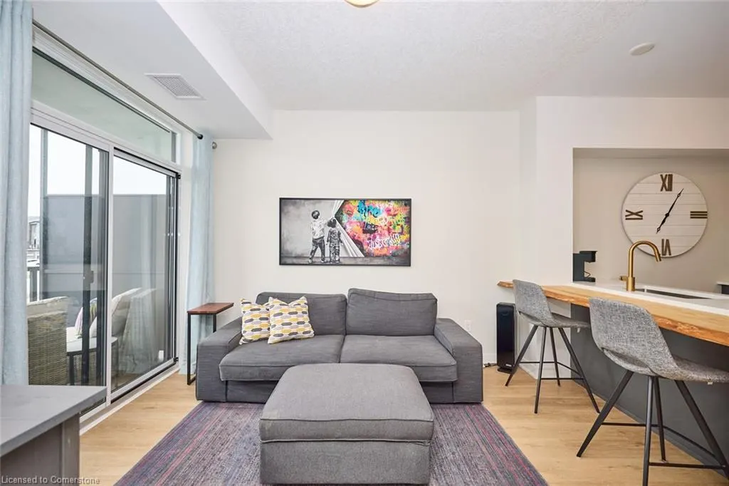 600 North Service Road, #204