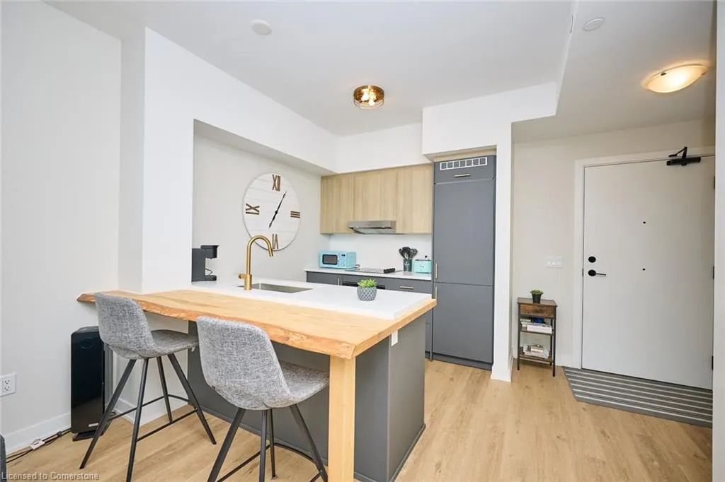 600 North Service Road, #204