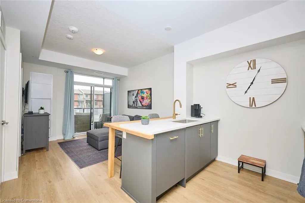 600 North Service Road, #204