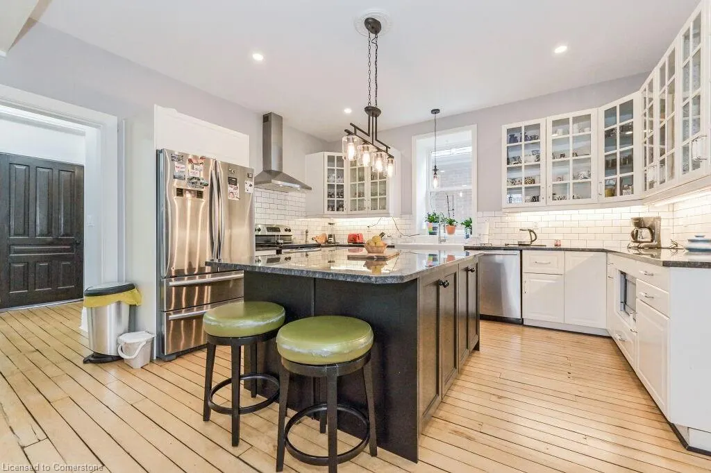 180 Union Street W