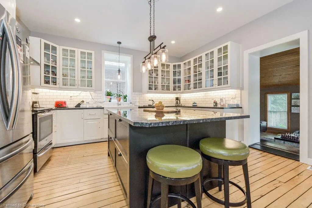 180 Union Street W