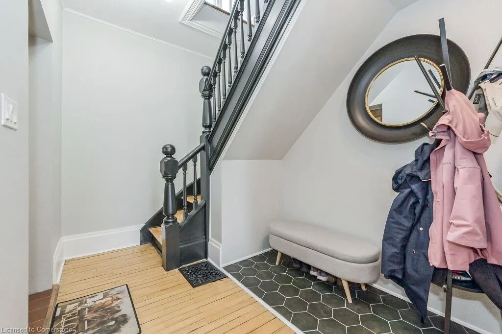 180 Union Street W