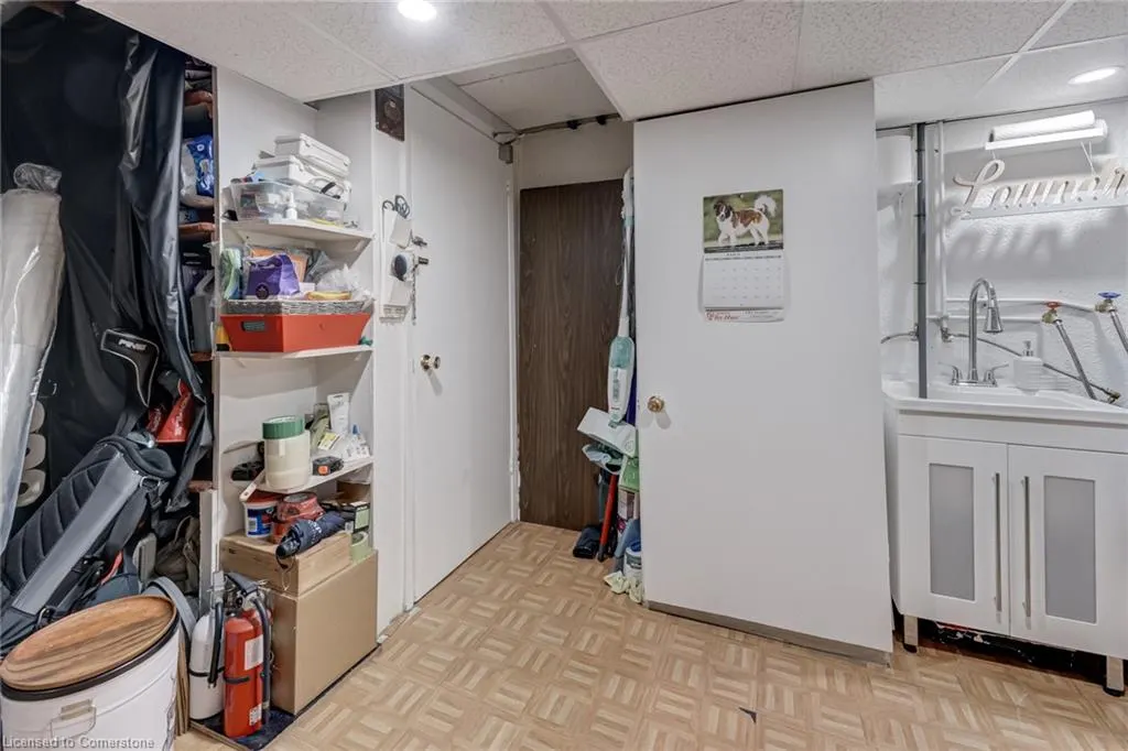 2825 Gananoque Drive