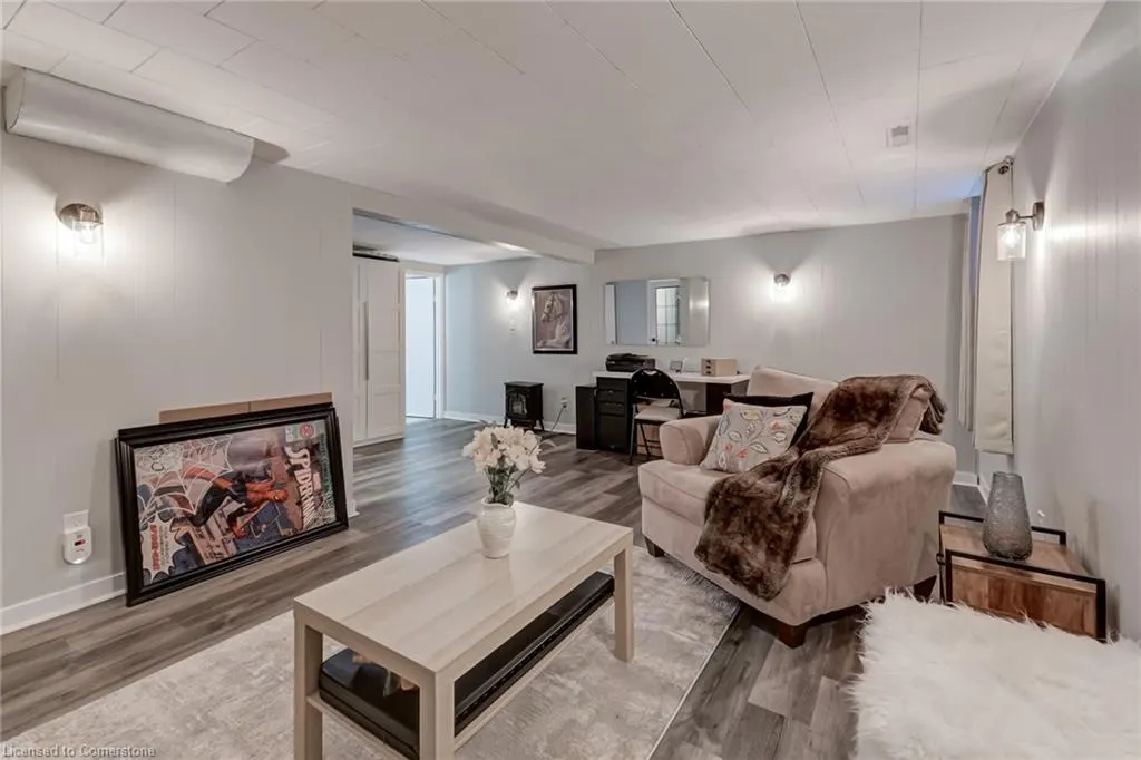 2825 Gananoque Drive