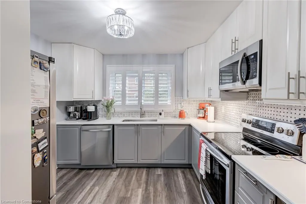 2825 Gananoque Drive