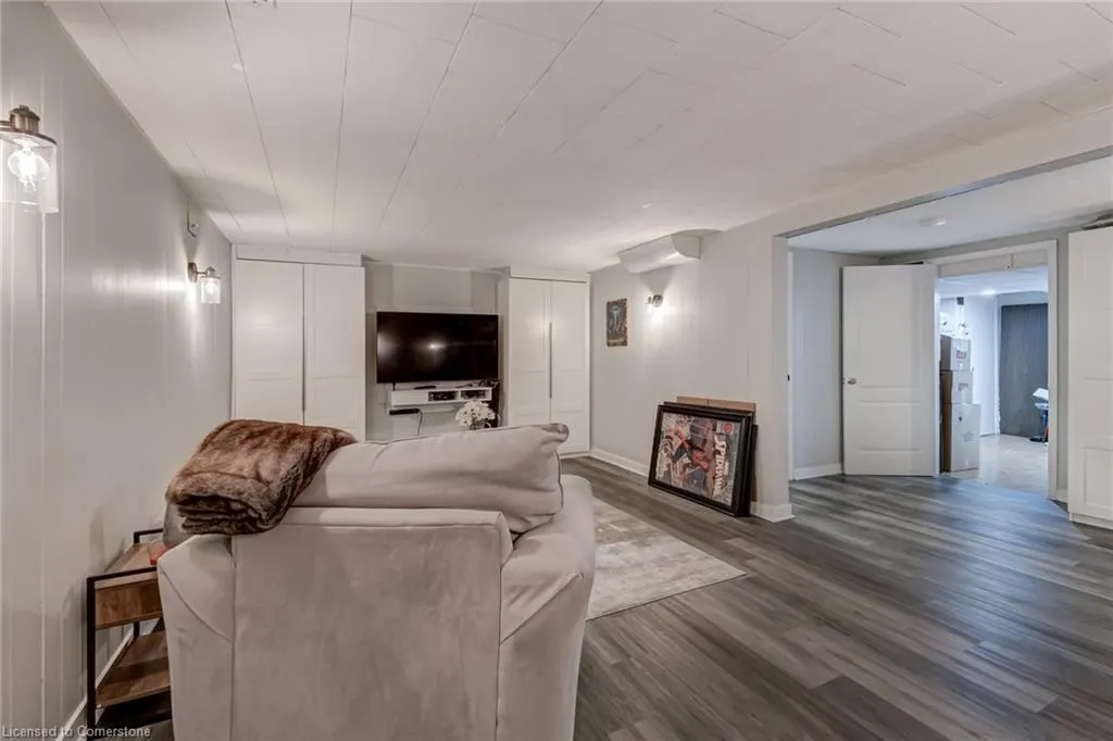 2825 Gananoque Drive