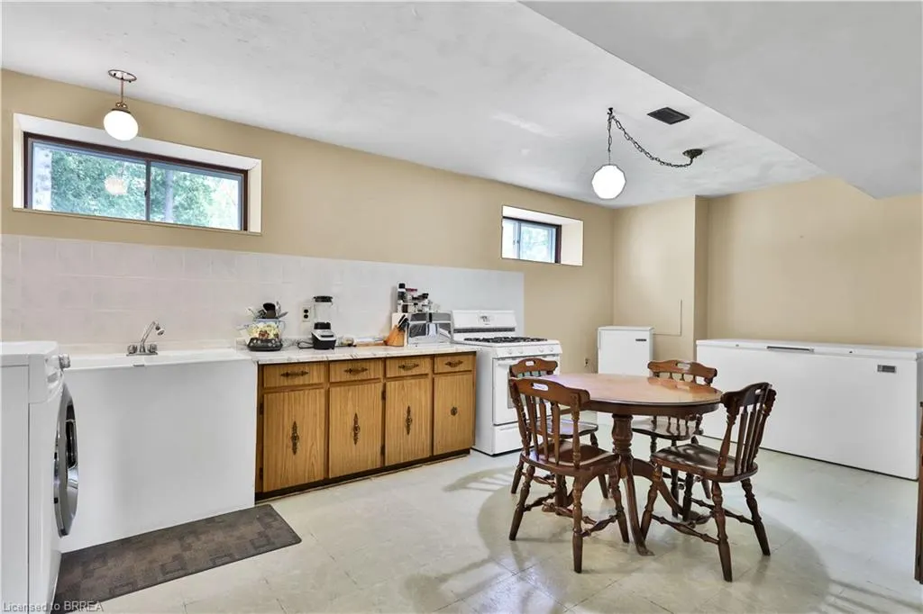 167 Governors Road E