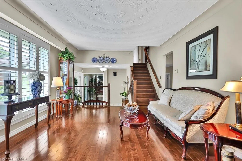167 Governors Road E