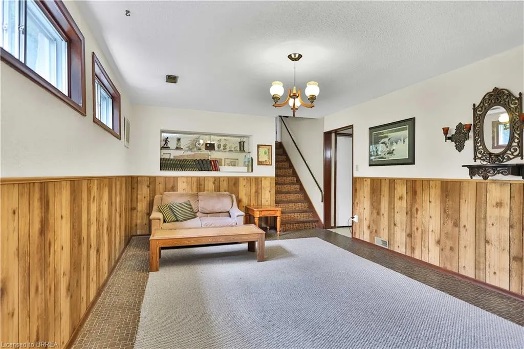167 Governors Road E