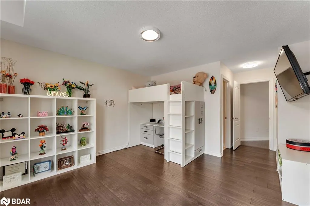 2199 Dawson Crescent