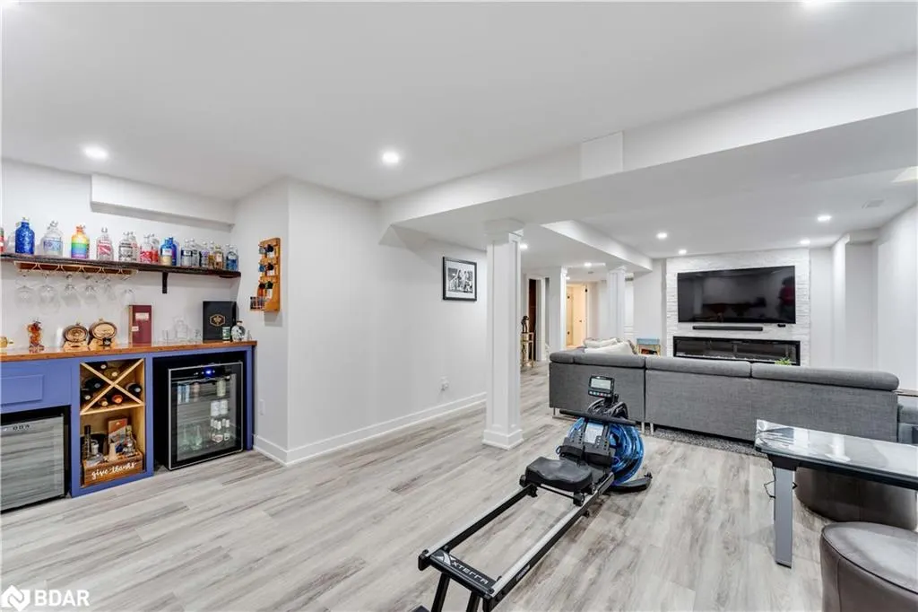 2199 Dawson Crescent