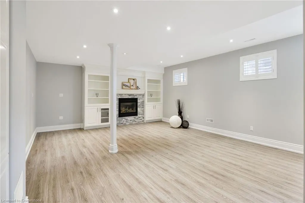 2225 Glazebrook Circle