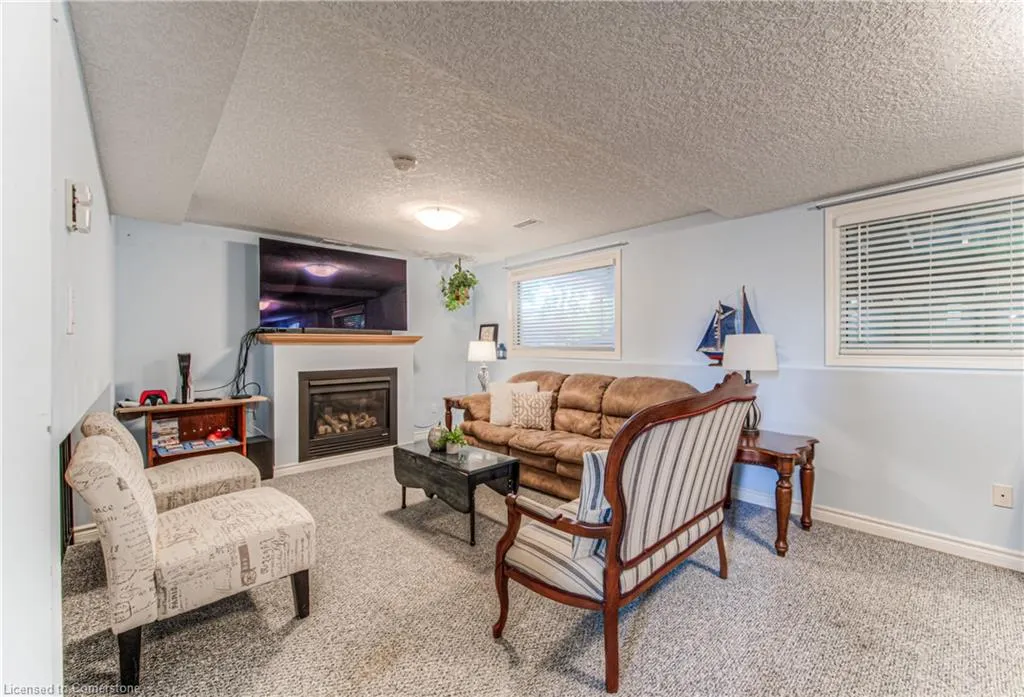 82 Roseneath Crescent