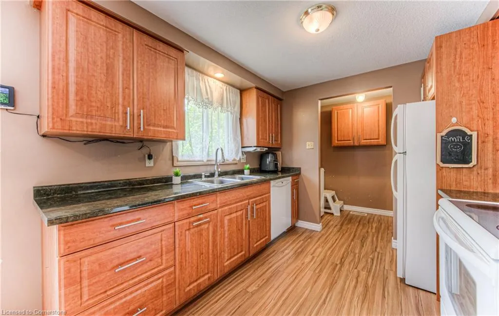 82 Roseneath Crescent
