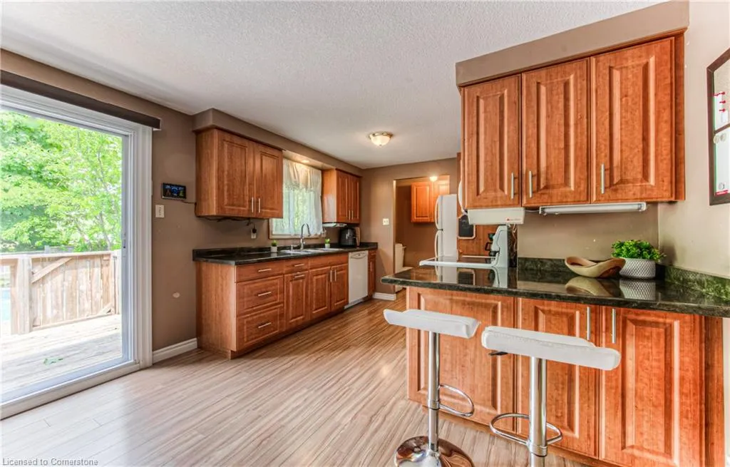82 Roseneath Crescent