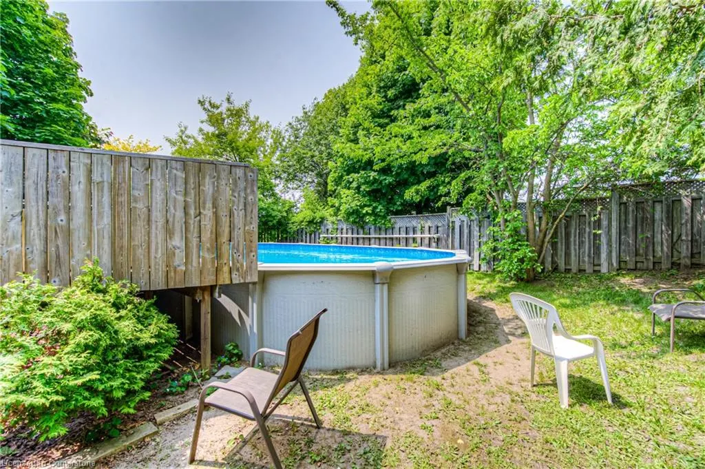 82 Roseneath Crescent