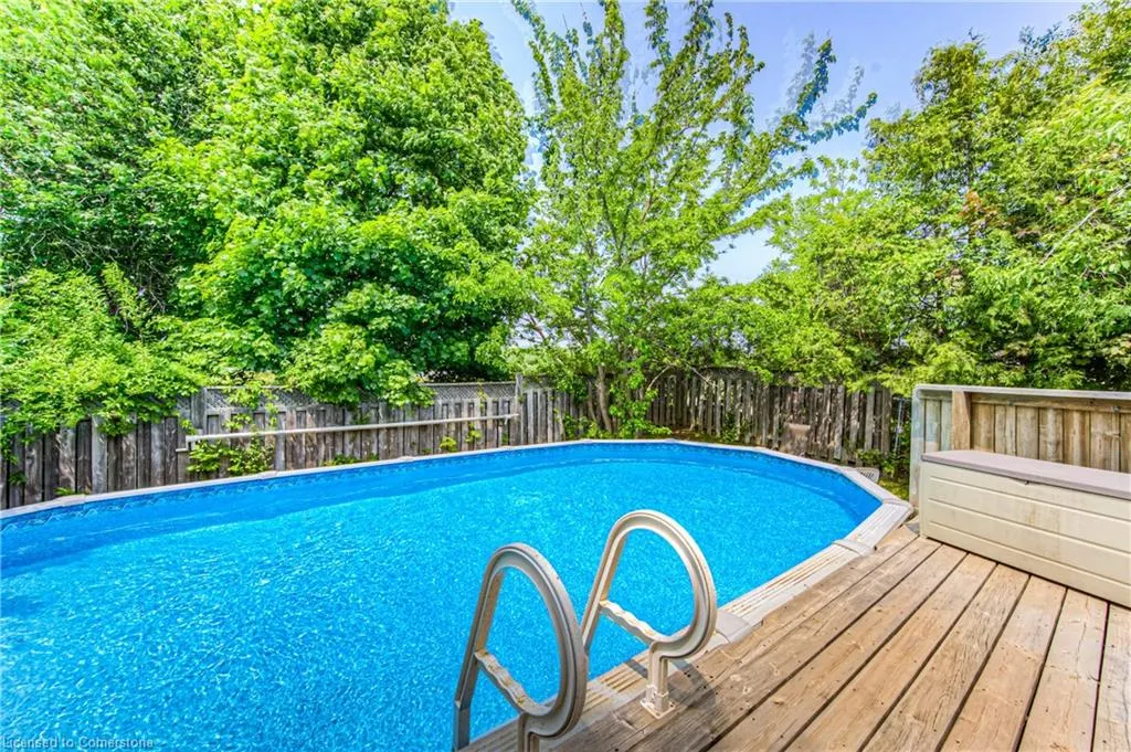 82 Roseneath Crescent