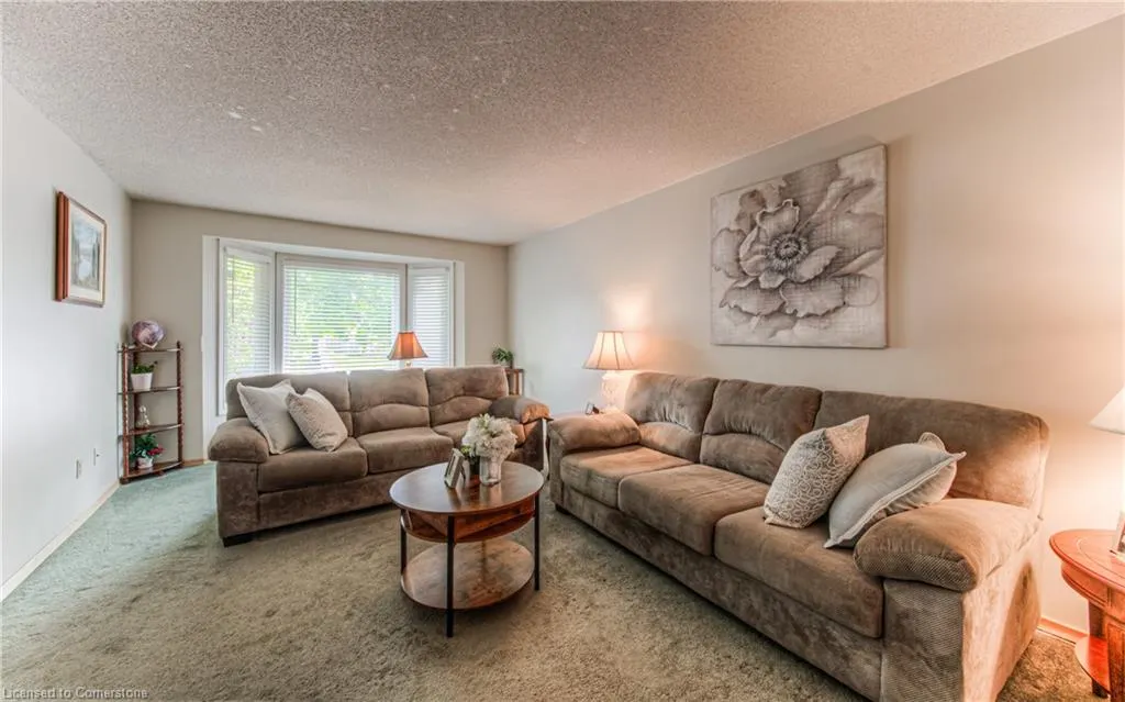 82 Roseneath Crescent