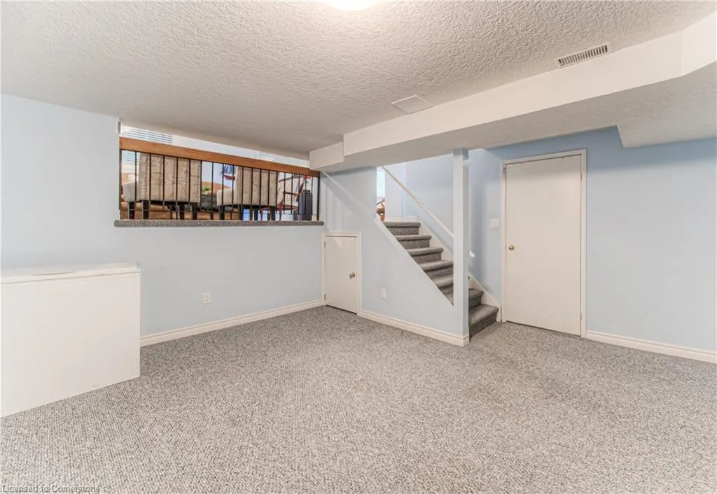 82 Roseneath Crescent