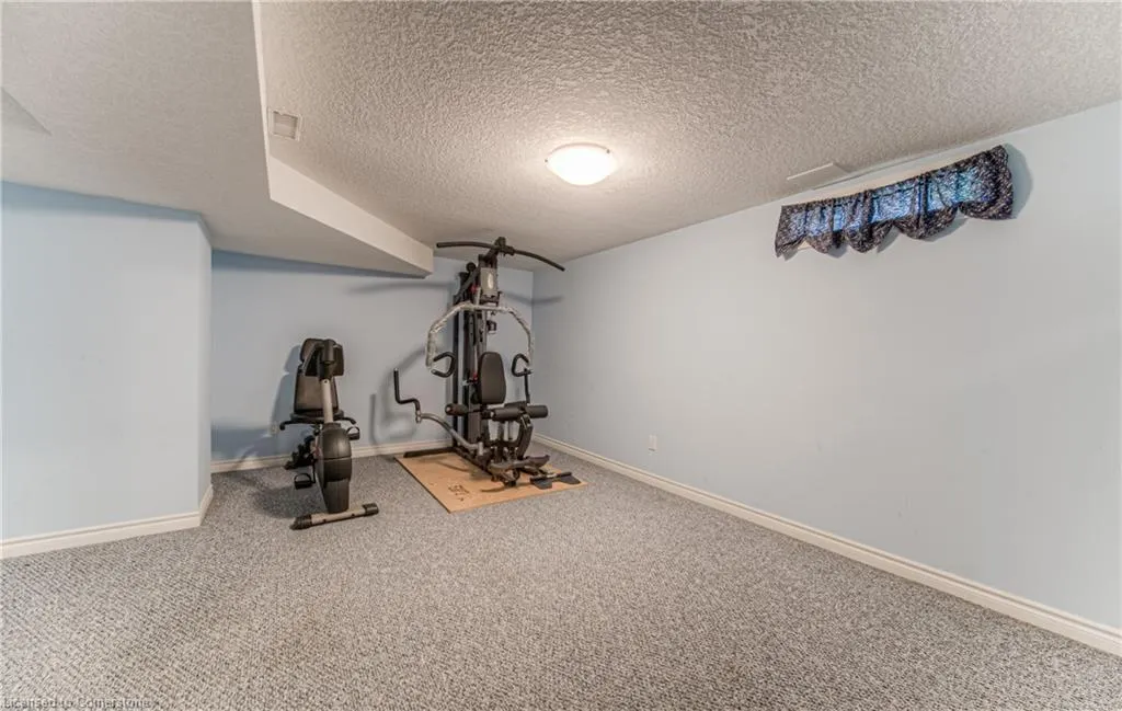82 Roseneath Crescent