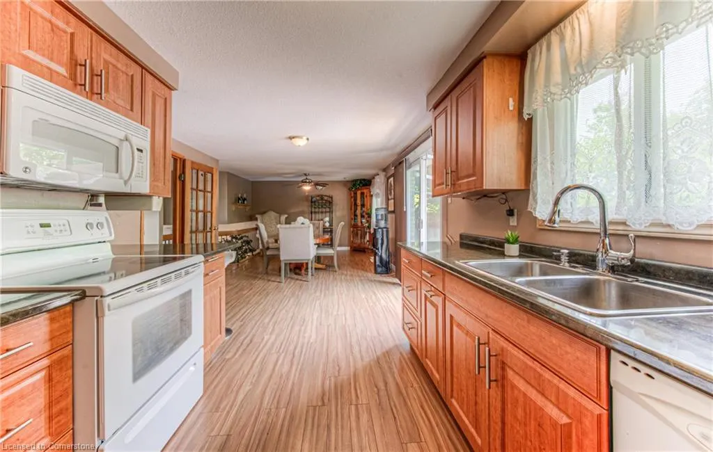 82 Roseneath Crescent