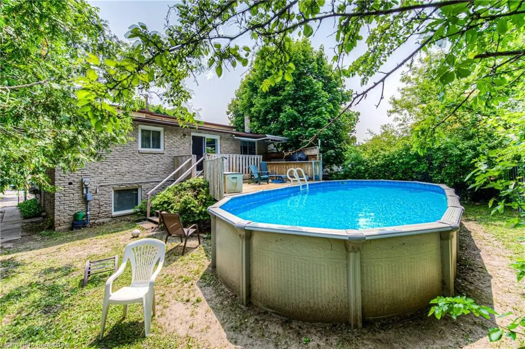 82 Roseneath Crescent