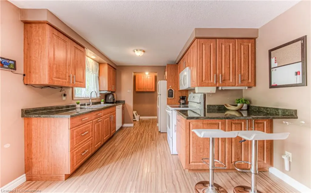 82 Roseneath Crescent