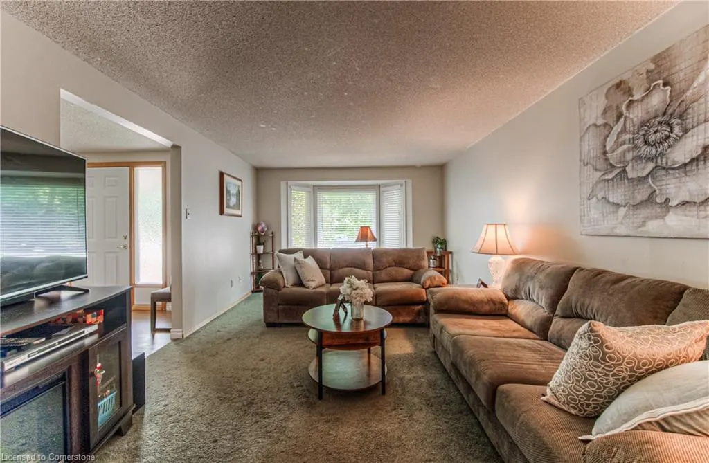 82 Roseneath Crescent