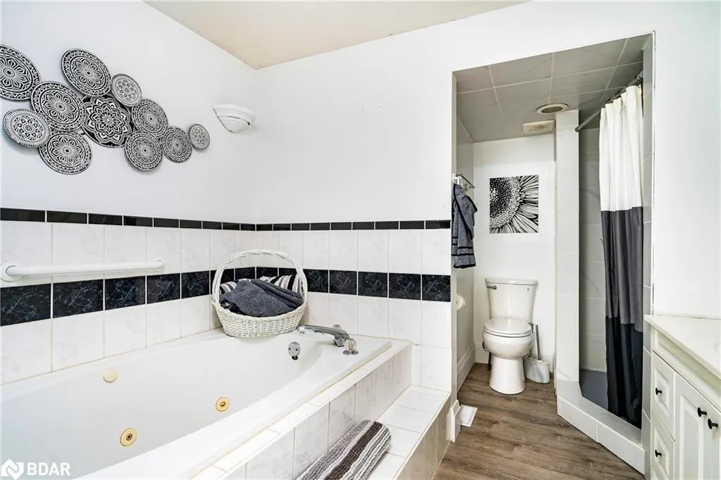 27 Sunnidale Road S