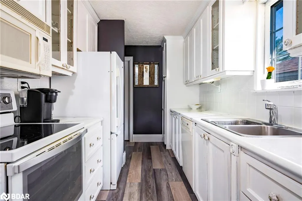 27 Sunnidale Road S