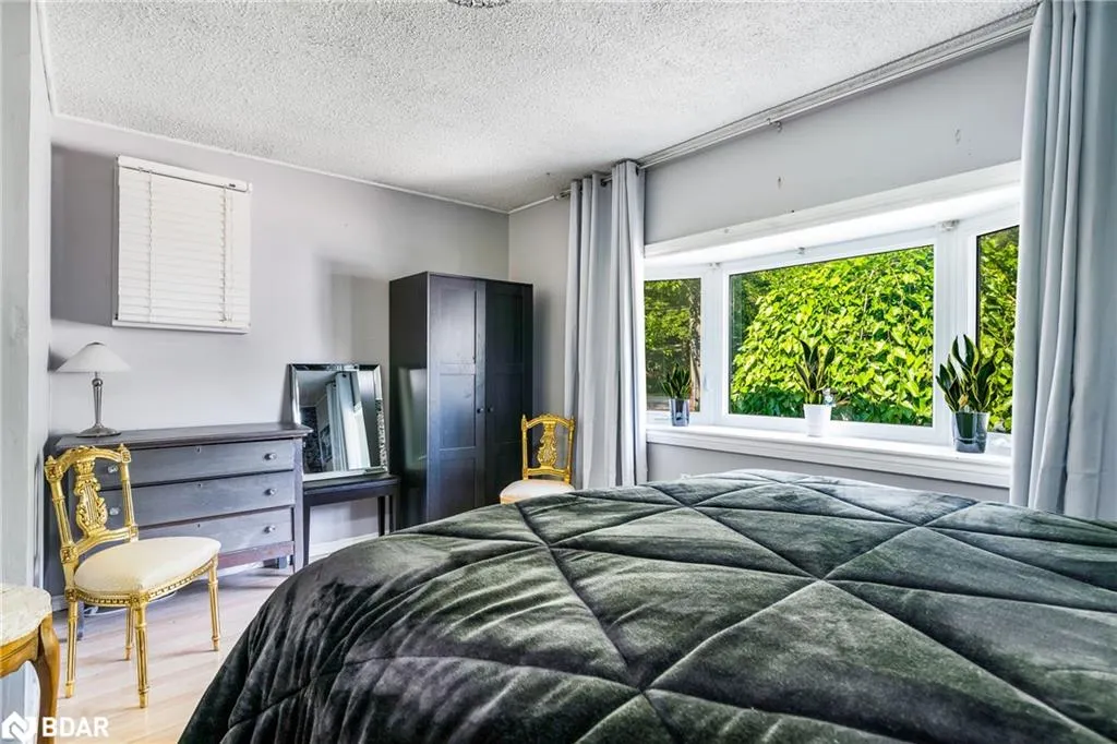 27 Sunnidale Road S