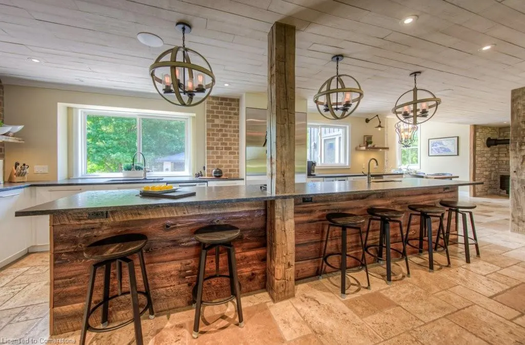 8466 Sideroad 30