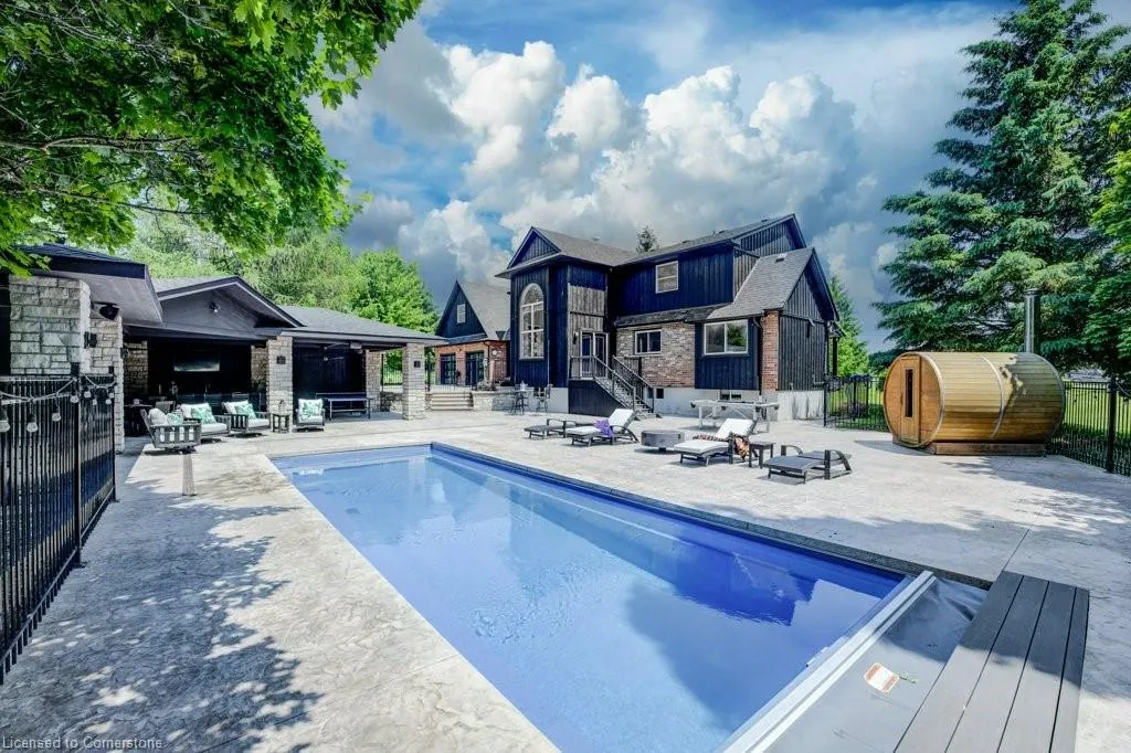 8466 Sideroad 30