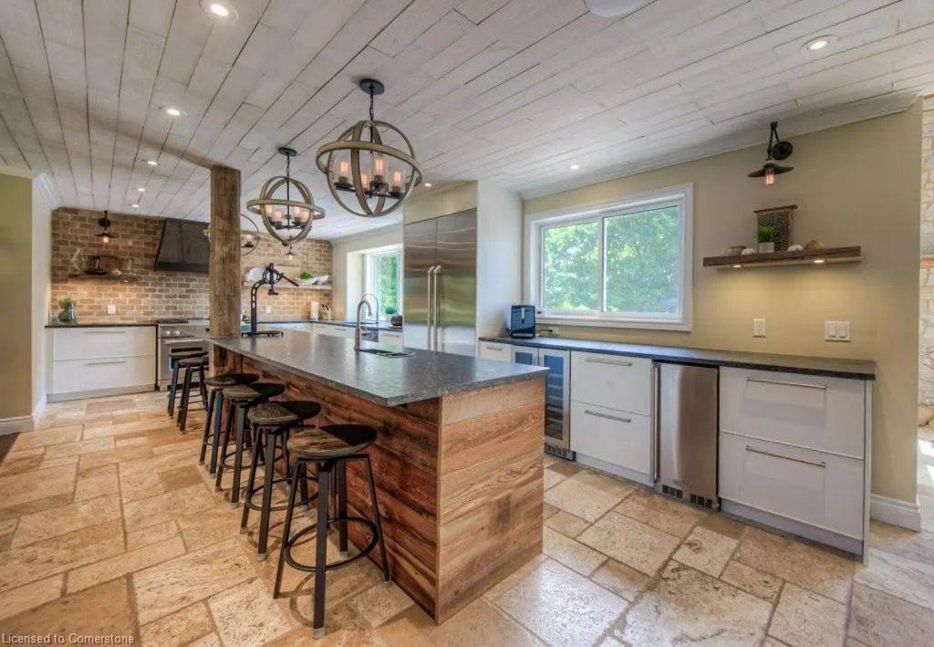 8466 Sideroad 30