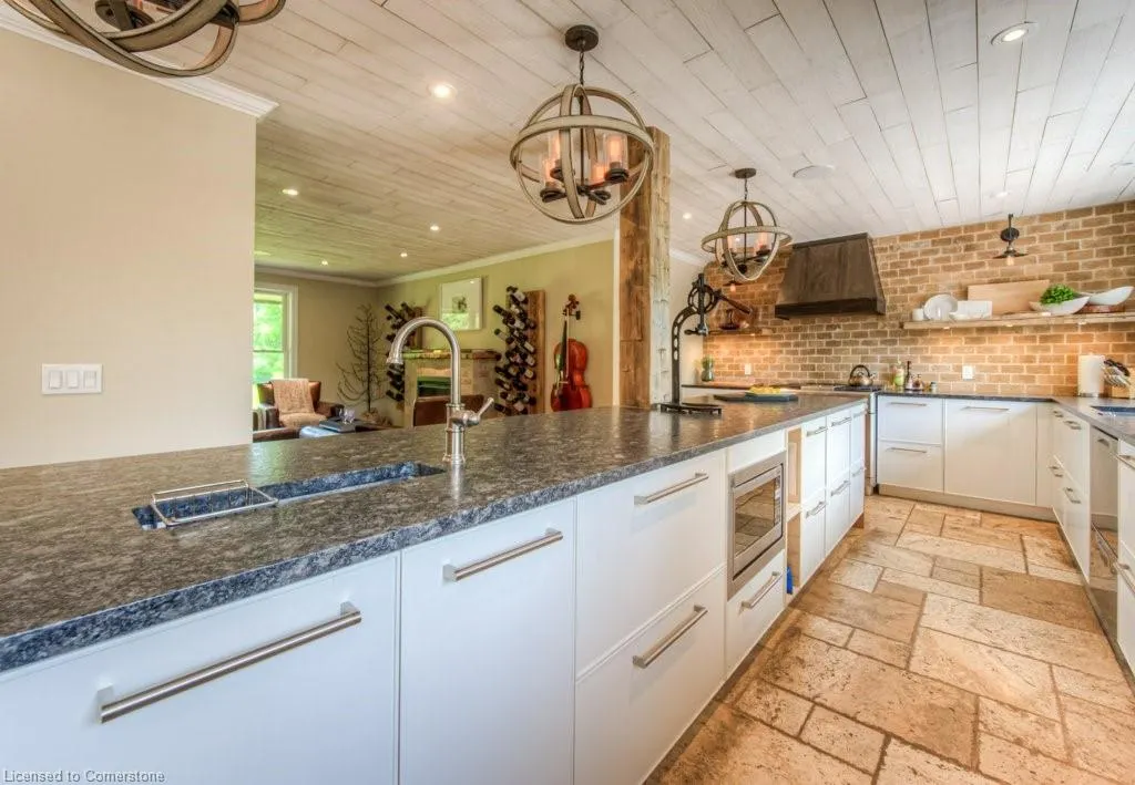 8466 Sideroad 30